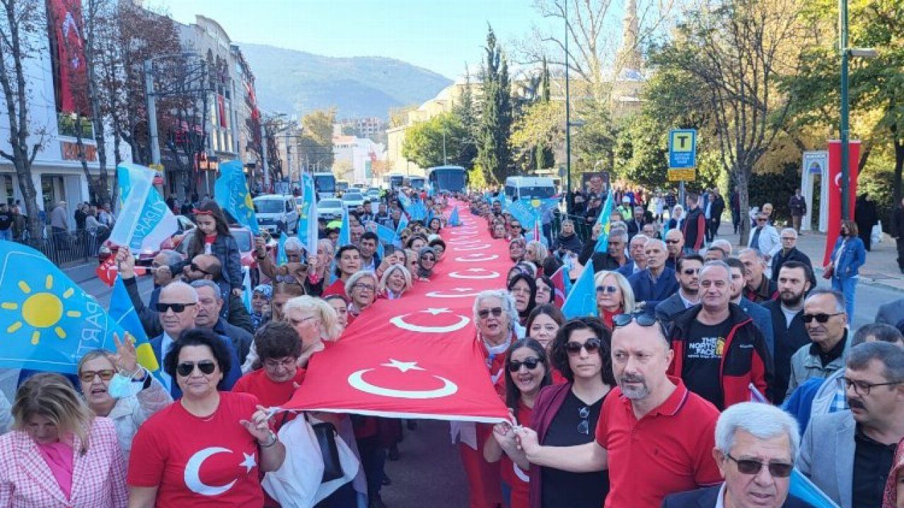 Bursa'da İYİ Parti'den 99. yıla 99 metrelik dev bayrak