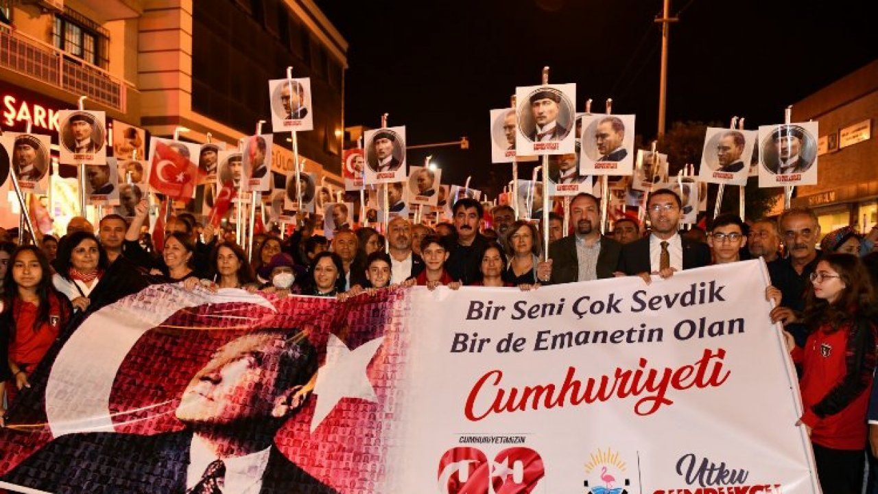 Cumhuriyetin 99'uncu yılı İzmir Çiğli’de coşkuyla kutlandı