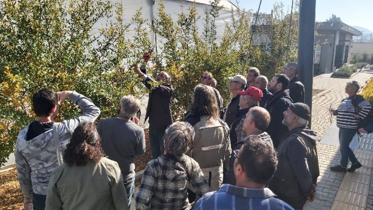 İzmir Efes Selçuk'ta çiftçilerin eğitimlerine devam