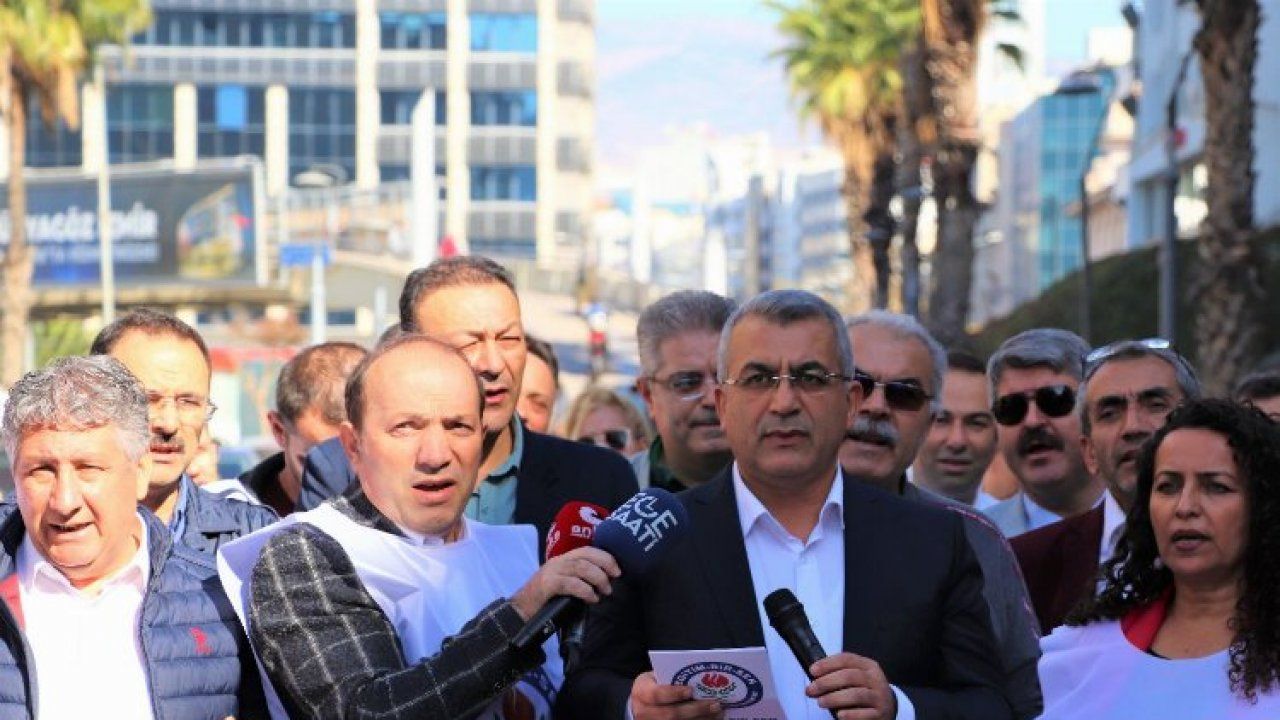 İzmir'de öğretmenlerden 'Meslek Kanunu' eylemi