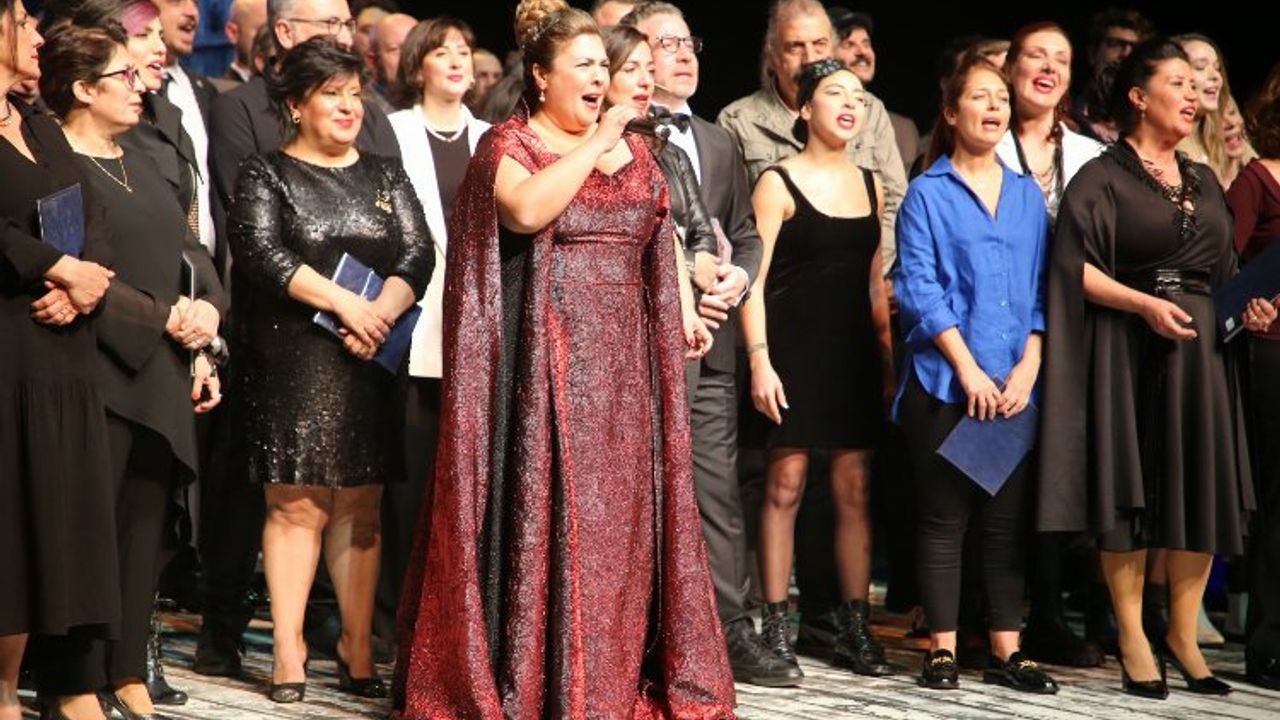 Kocaeli Şehir Tiyatroları 25. yılını kutladı