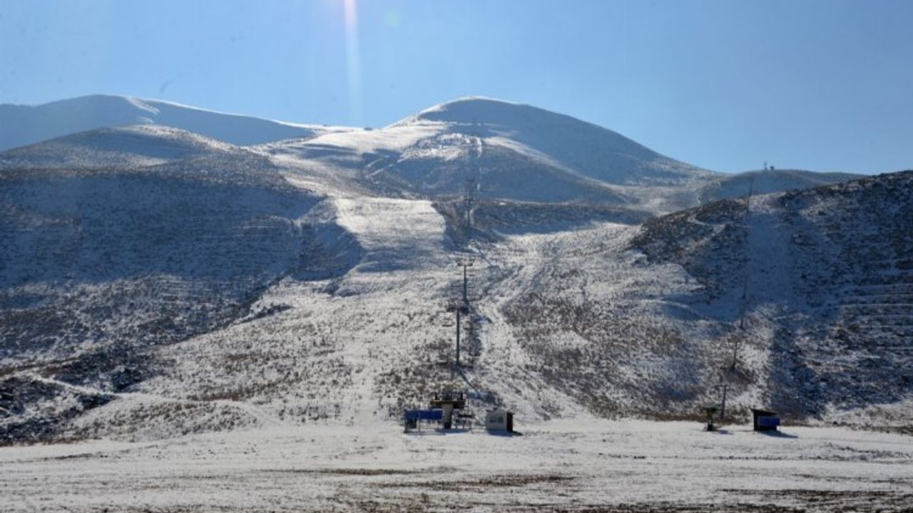 Bingöl Hesarek'te istenen 'kar'a ulaşılınca sezon açılacak