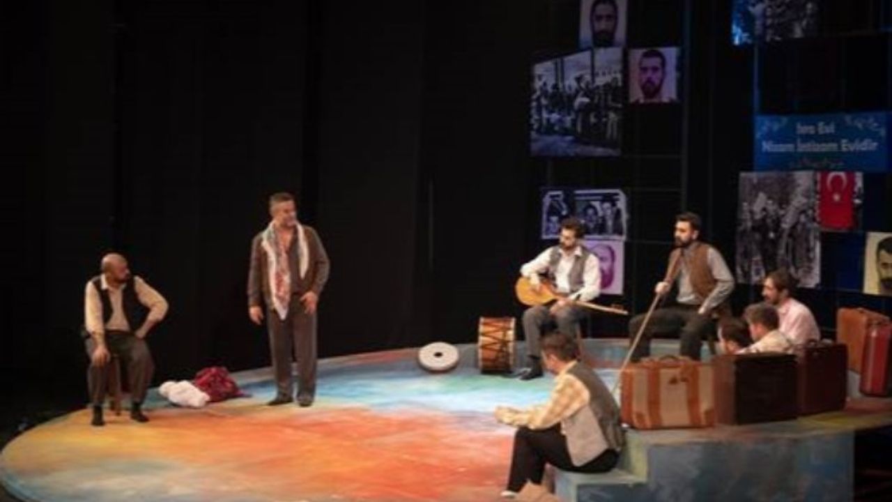 Bursa Büyükşehir Şehir Tiyatrosu İzmir'e 'Misafir' oldu