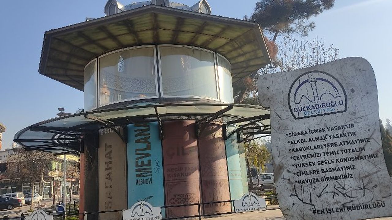 Dulkadiroğlu Belediyesi’nin Kitap Kafesi'nde kitapların sayfaları sızlıyor