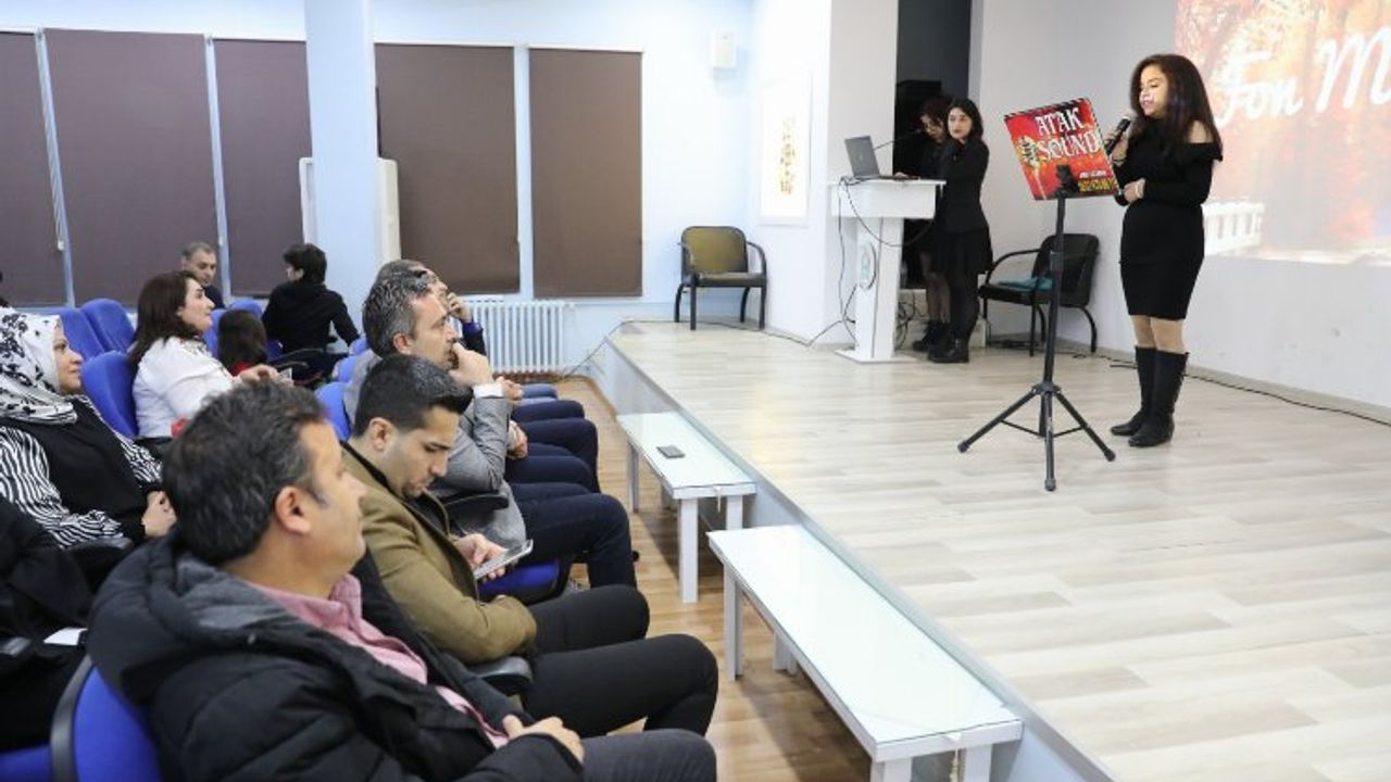 Mardin'de öğrenci ve veliler birlikte şiir okudu