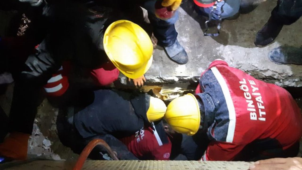 Bingöl ekipleri, Diyarbakır’da 8 kişiyi enkaz kurtardı
