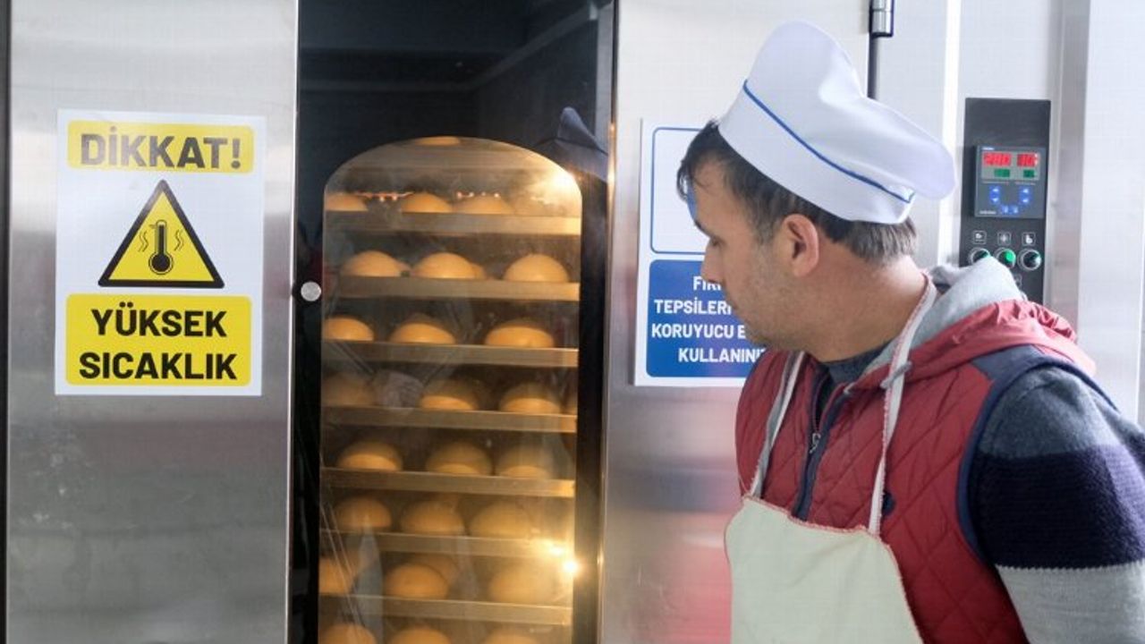 Bingöl’de depremzedeler için 15 bin ekmek üretiyorlar
