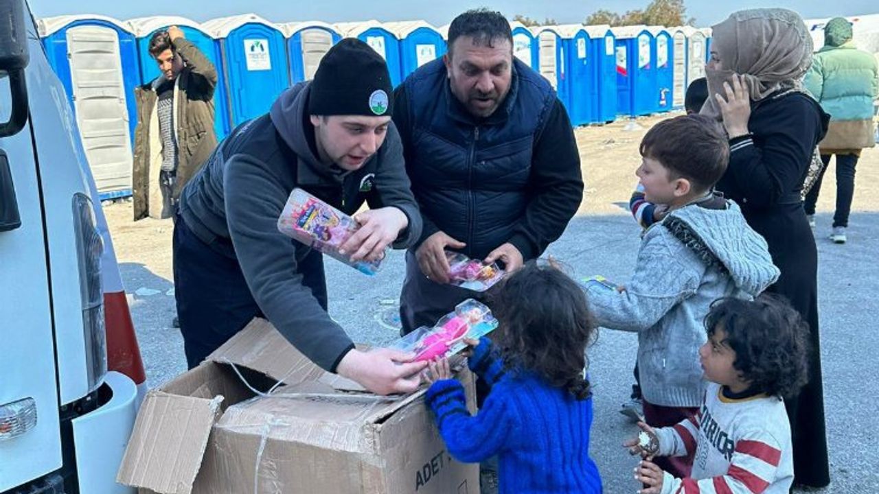 Depremzede çocuklara oyuncaklarla 'Bursa Osmangazi' morali