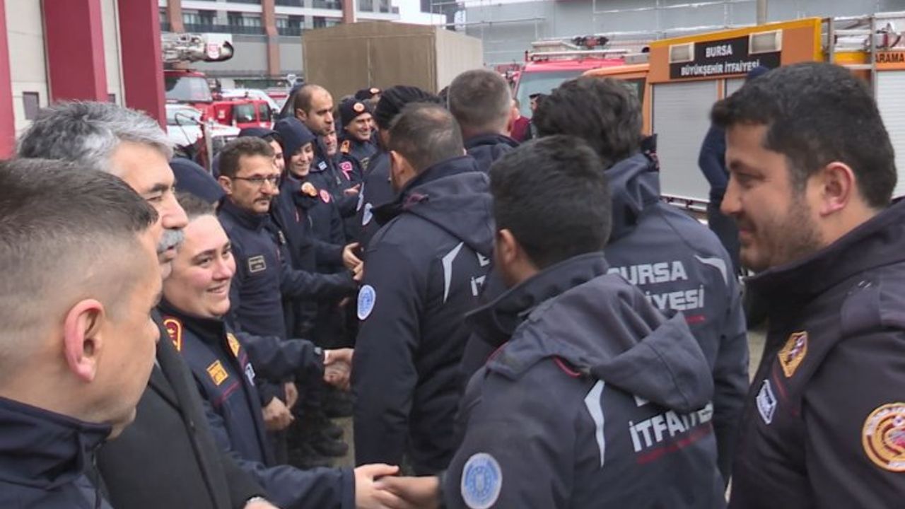 Enkazdaki canlara nefes olan kahramanlardan 48'i daha Bursa'ya döndü