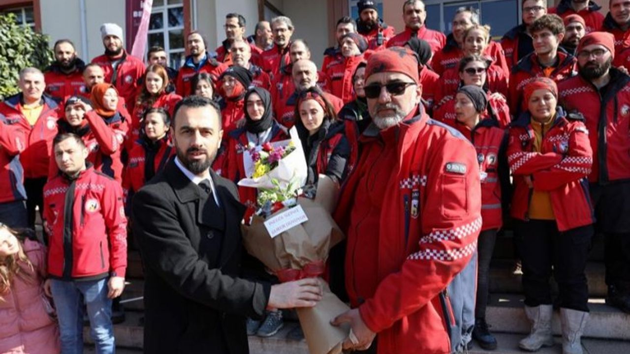 Kahraman ekibe Bursa dönüşü İnegöl'de özel karşılama