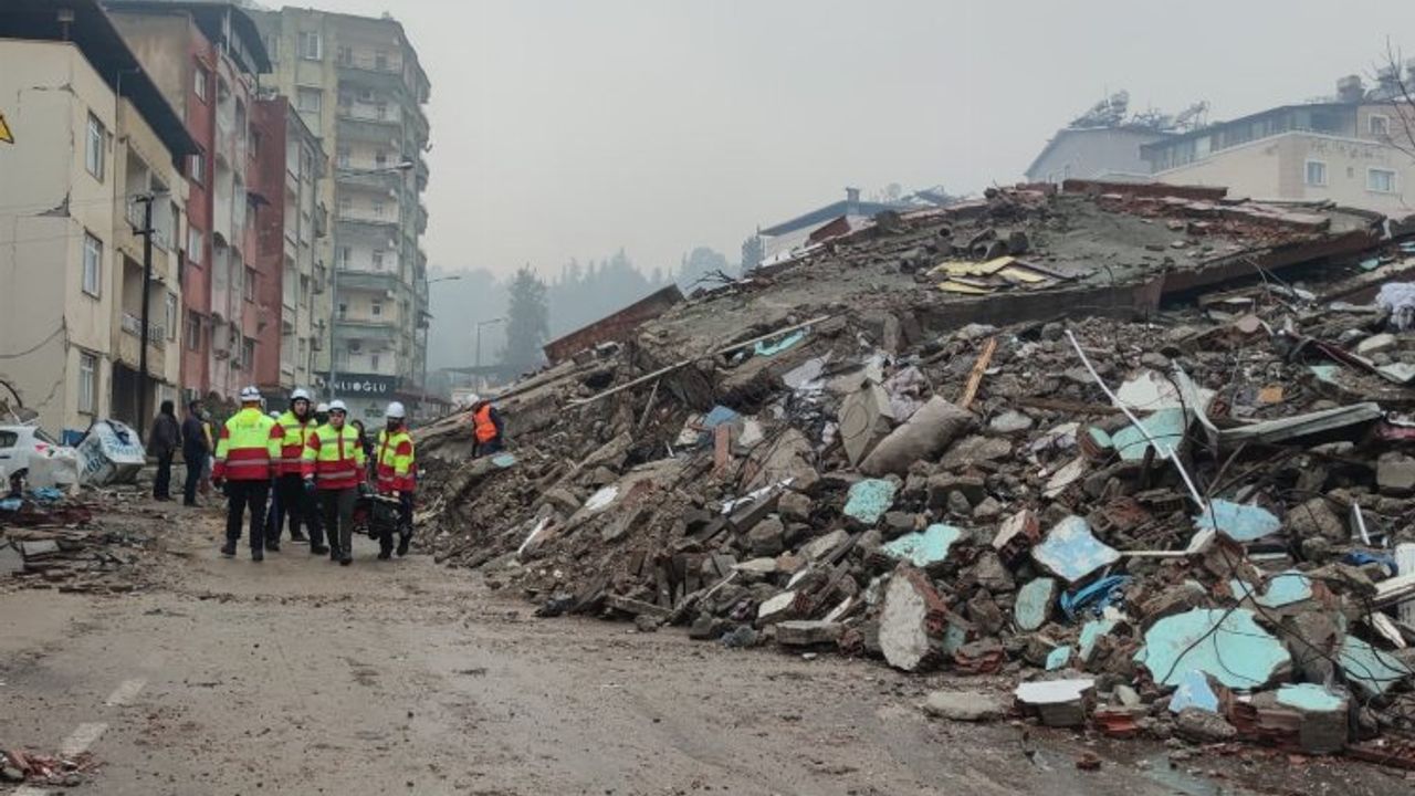 İZBAK afetzedelere yardım için deprem bölgesinde