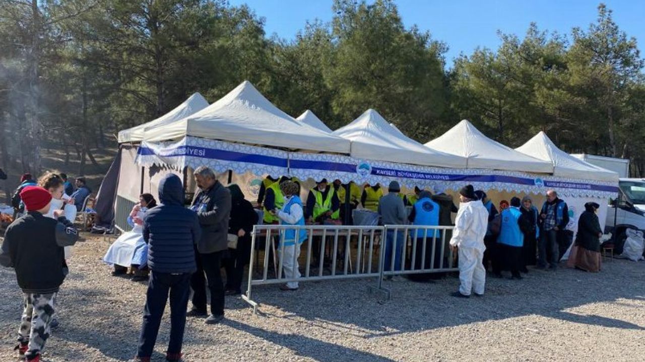 Kayseri'den deprem bölgesine 'sıcak' yardım