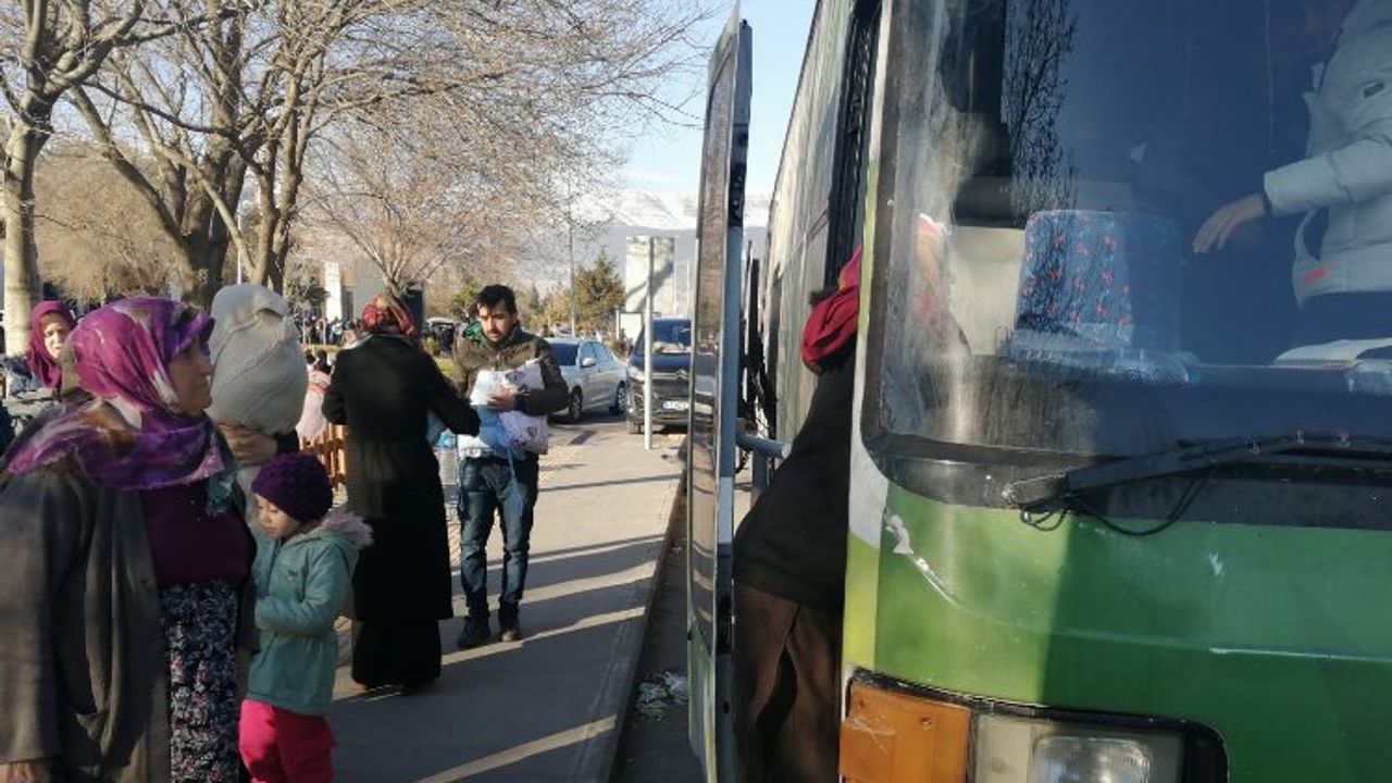 Manisa Büyükşehir'in otobüsleri depremzedelerin hizmetinde