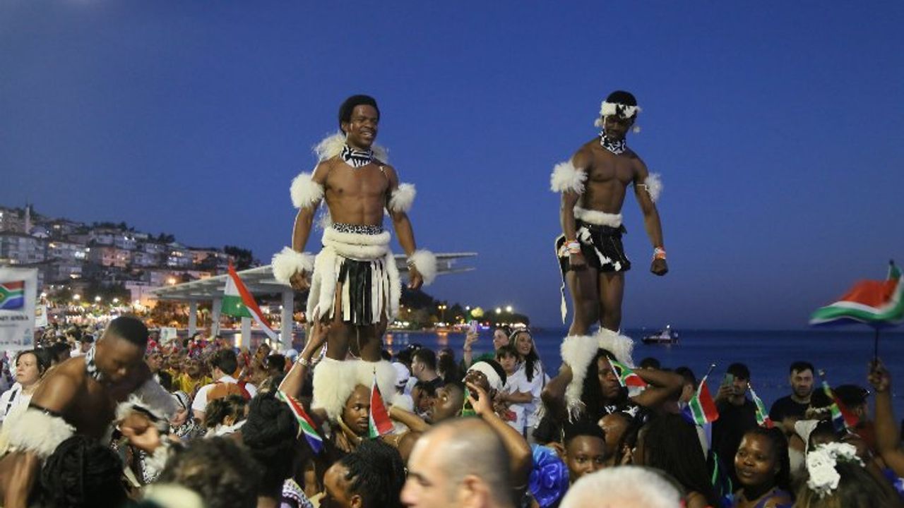 Büyükçekmece'de festival Rio Karnavalını aratmadı