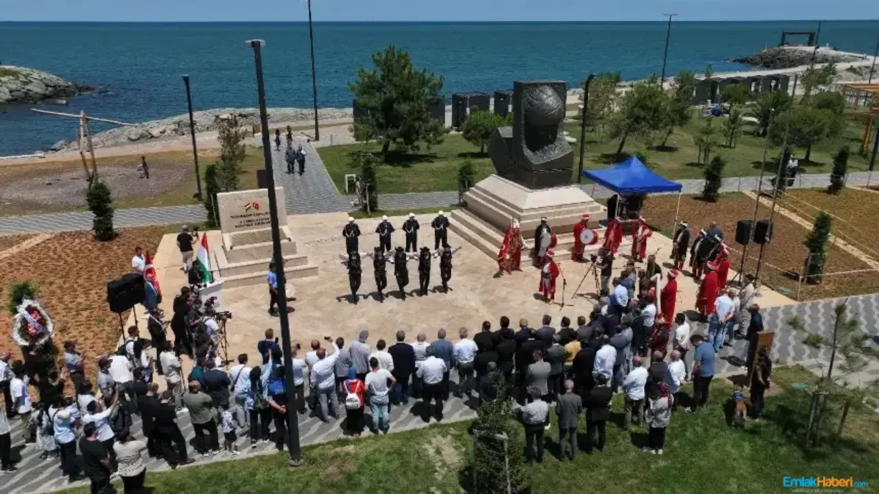 Macaristan-Türkiye dostluğunun Anıt’ı dikildi