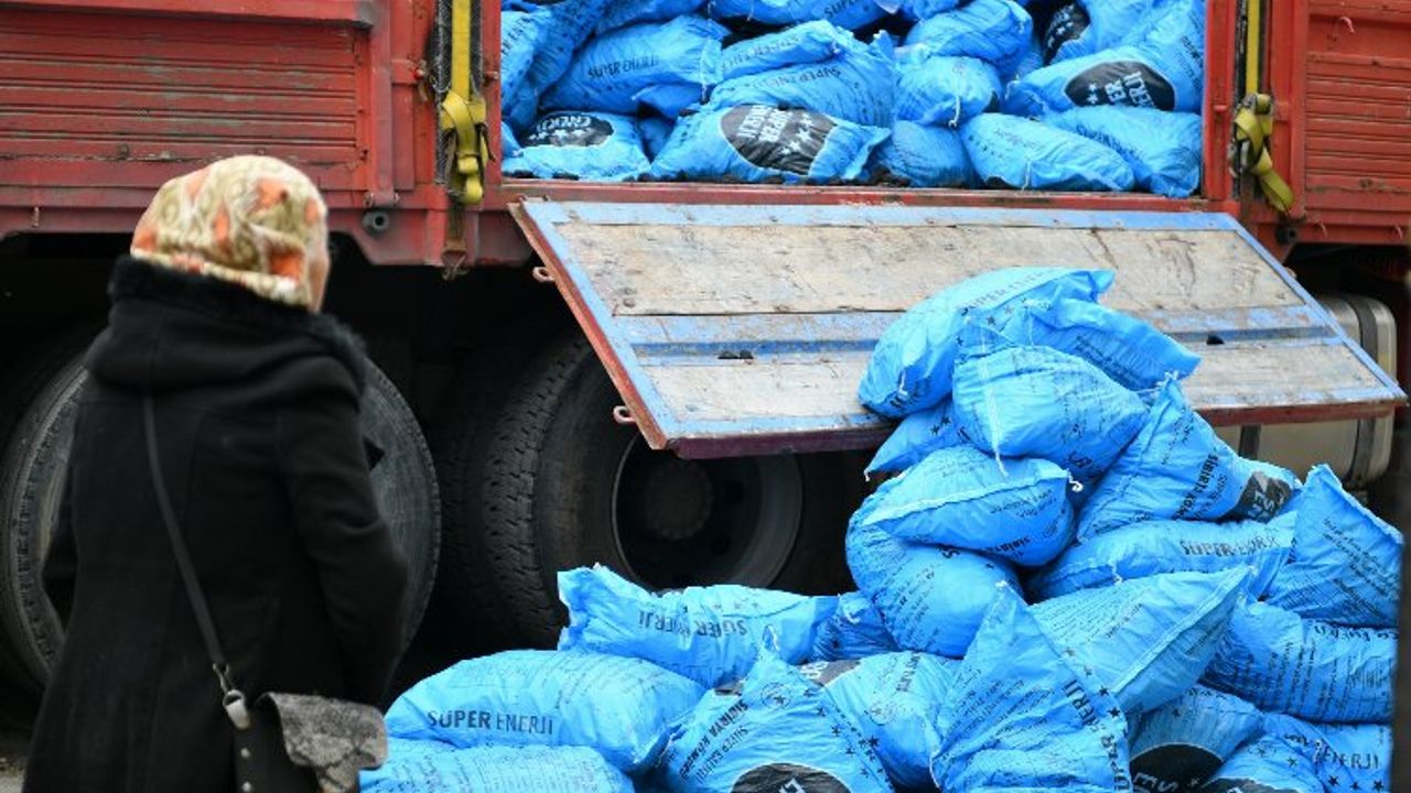 İstanbul Beylikdüzü'nden 90 haneye 90 ton yakacak yardımı