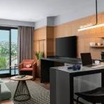 İzmir’in Yeni Kıyısında Yeni Bir Dönem: Moxy İzmir Kapılarını Açıyor