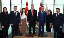 Azerbaycanlı gençlerden Cumhurbaşkanı Erdoğan'a ziyaret