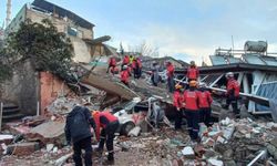 Bursa İnegöllü ekipler enkazlarda zamanla yarışıyor