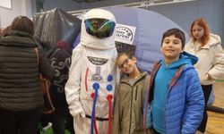 İzmir Foça'da çocuklar uzay küresi ile öğrendi