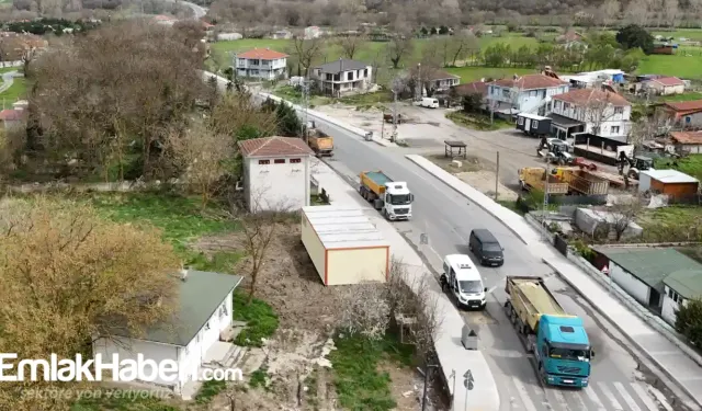 Ağır Tonajlı Kamyonlar Çatalca Köy Yollarını  Kullanılamaz Hale Getirdi