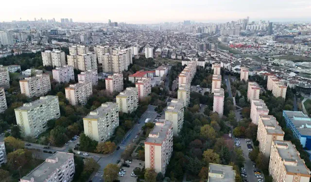 Milyonlarca vatandaşın gündemi sitelerin aidat zamları oldu.