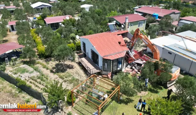 Seferihisar’da Tarım Arazilerine Kaçak Yapılara Yıkım