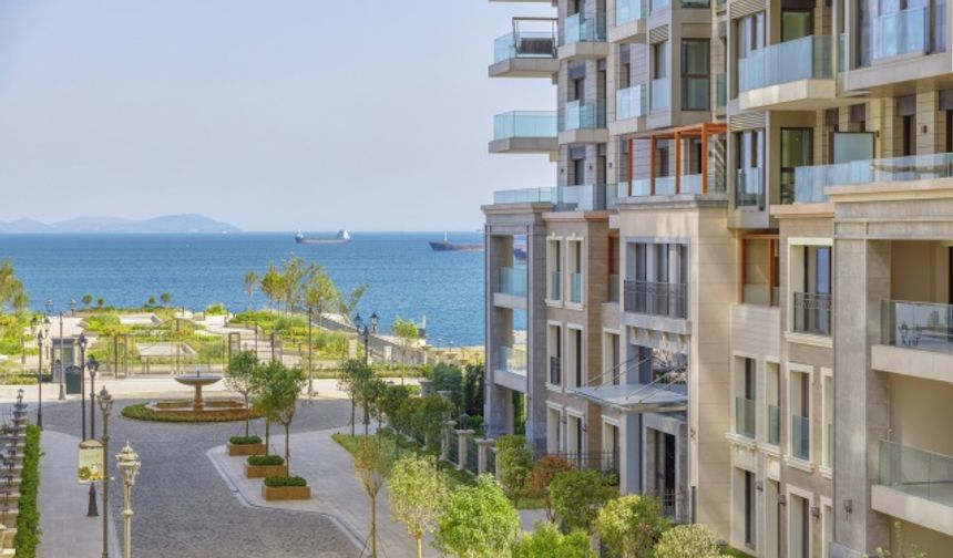 Projede oturumun hızla artması ve merkezindeki Fişekhane’deki mekanların da peşi sıra açılmasıyla hayatın ritmi Büyükyalı’da atmaya başladı. Teknolojik donanımı, kültür-sanat alanlarıyla sosyal tesisten çok daha fazlasını sunan yaşam olanakları, her yaşa ve yaşam tarzına hitap eden konut ve meydanlarıyla Büyükyalı’da yaşayanlar şehirde tatili yaşıyor.