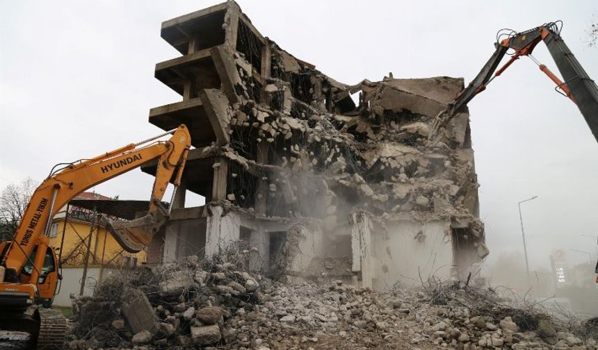 Bir yılda Kocaeli'de 100 bina yıkıldı