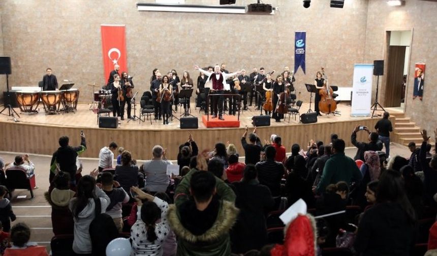 KYK yurdunda depremzedelere çoksesli moral