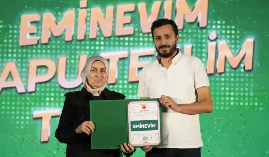 Eminevimliler tapu teslim töreninde buluştu
