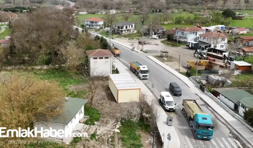 Ağır Tonajlı Kamyonlar Çatalca Köy Yollarını  Kullanılamaz Hale Getirdi