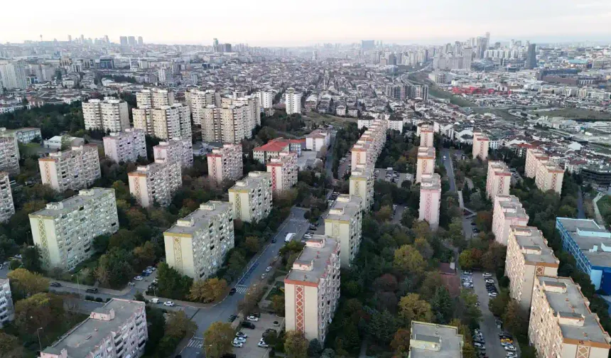 Milyonlarca vatandaşın gündemi sitelerin aidat zamları oldu.